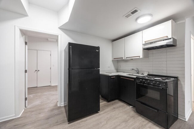 Photo - 5054 North Winthrop Avenue #101 Apartment
