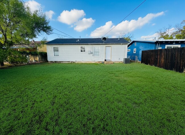 Foto del edificio - 906 N Bishop St