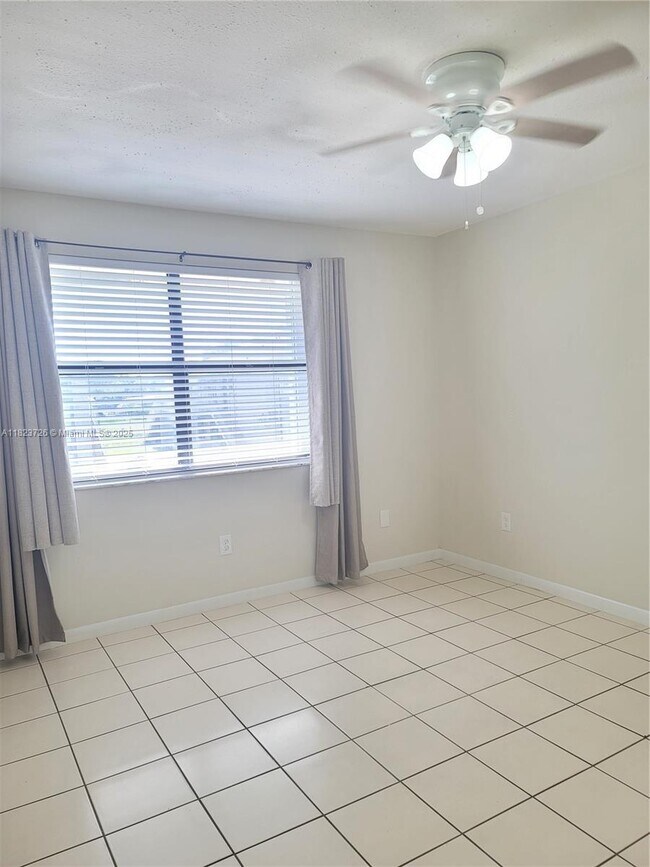Foto del edificio - 15354 SW 72nd St