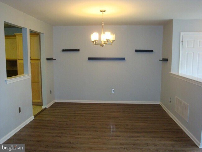 Foto del edificio - 6304 Spruce Mill Dr