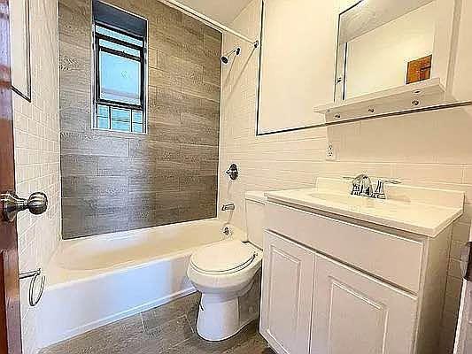 Foto del edificio - 4 bedroom in BRONX NY 10457