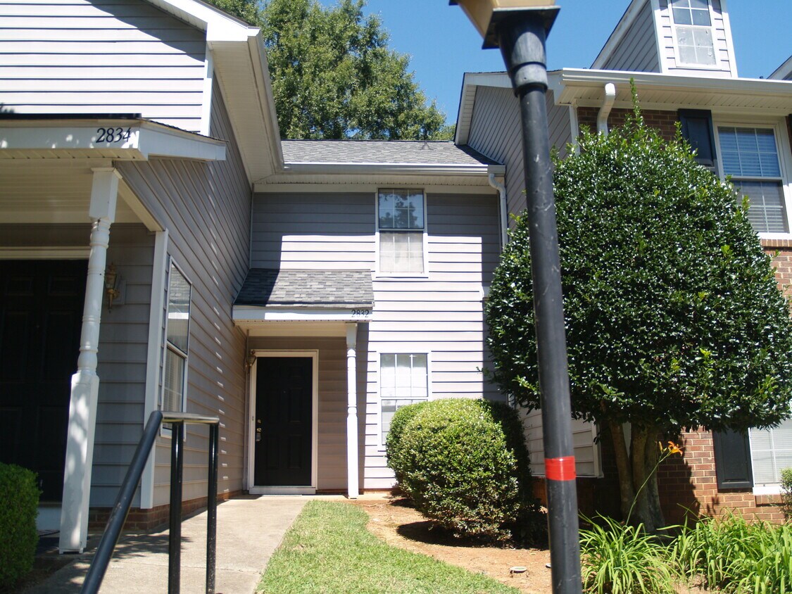 Foto principal - 2832 Iron Gate Ln