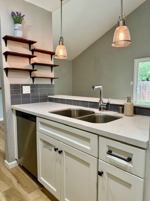 Foto del edificio - 3367 Benton St