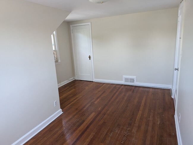Building Photo - 2563 Hawthorne Ave