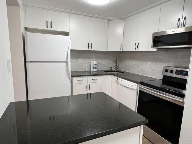 Foto del edificio - 220 W Broadway