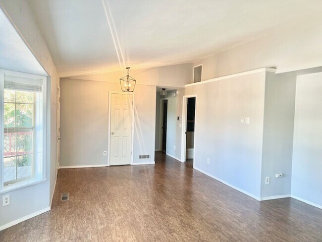 Building Photo - Serene & Spacious 4 bedroom on An Acre of ...