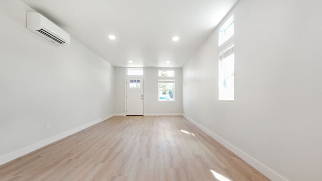 Building Photo - 4128 13th Ave S