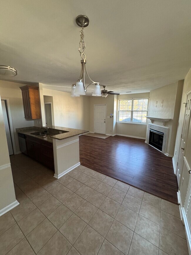 Foto del edificio - 310 Primrose Ln