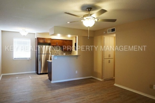 Foto del edificio - 700 NW 17th St