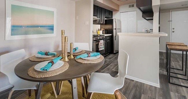 Building Photo - River Vista Apartments