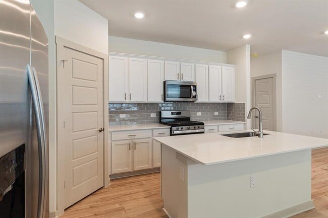 Building Photo - 13700 Lubeck Dr