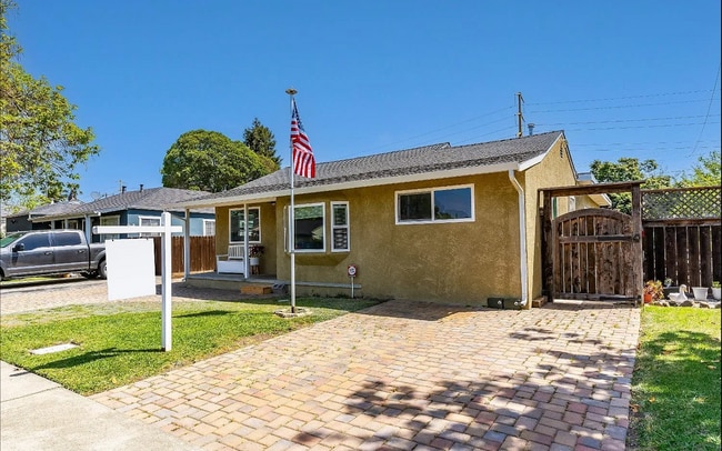 Building Photo - 1034 Caldwell Ave