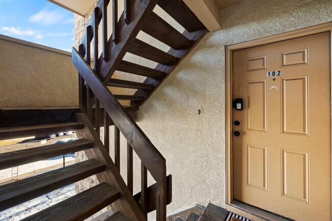 Foto del edificio - 814 Tenderfoot Hill Rd