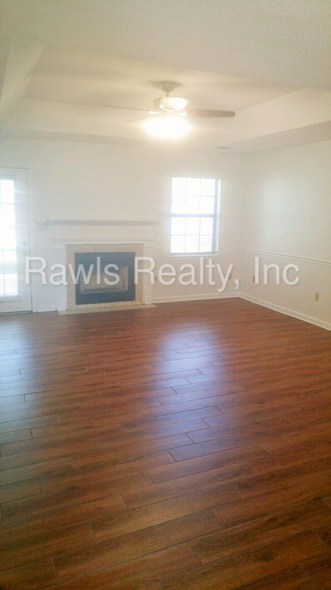 Building Photo - Single Family Home
