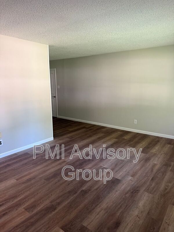 Foto del edificio - 2521 SW Sunset Rd