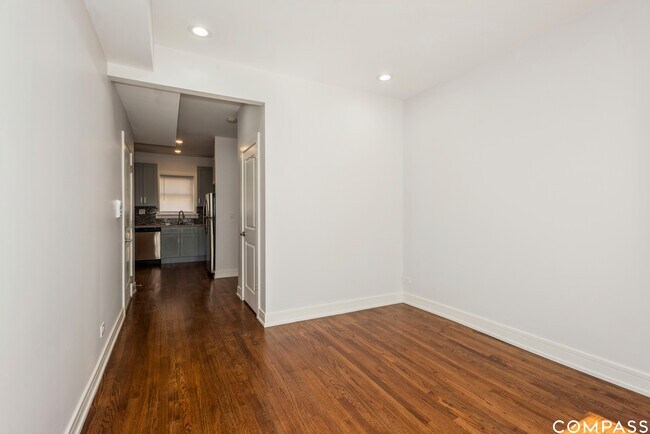 Building Photo - 3051 N Spaulding Ave