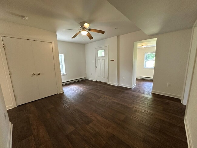 Building Photo - Quaint Single Family Home in Manchester