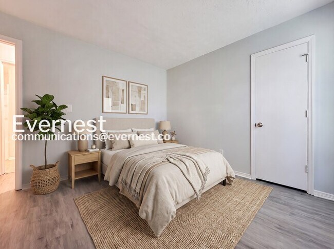 Building Photo - 3 Bed, 2 Bath Home with Fenced Yard / Pet-Friendly / Coming Soon!