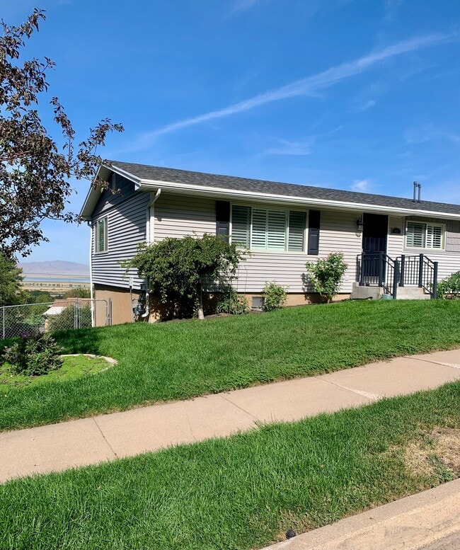 Photo - 1471 N 400 E (Centerville, UT) House