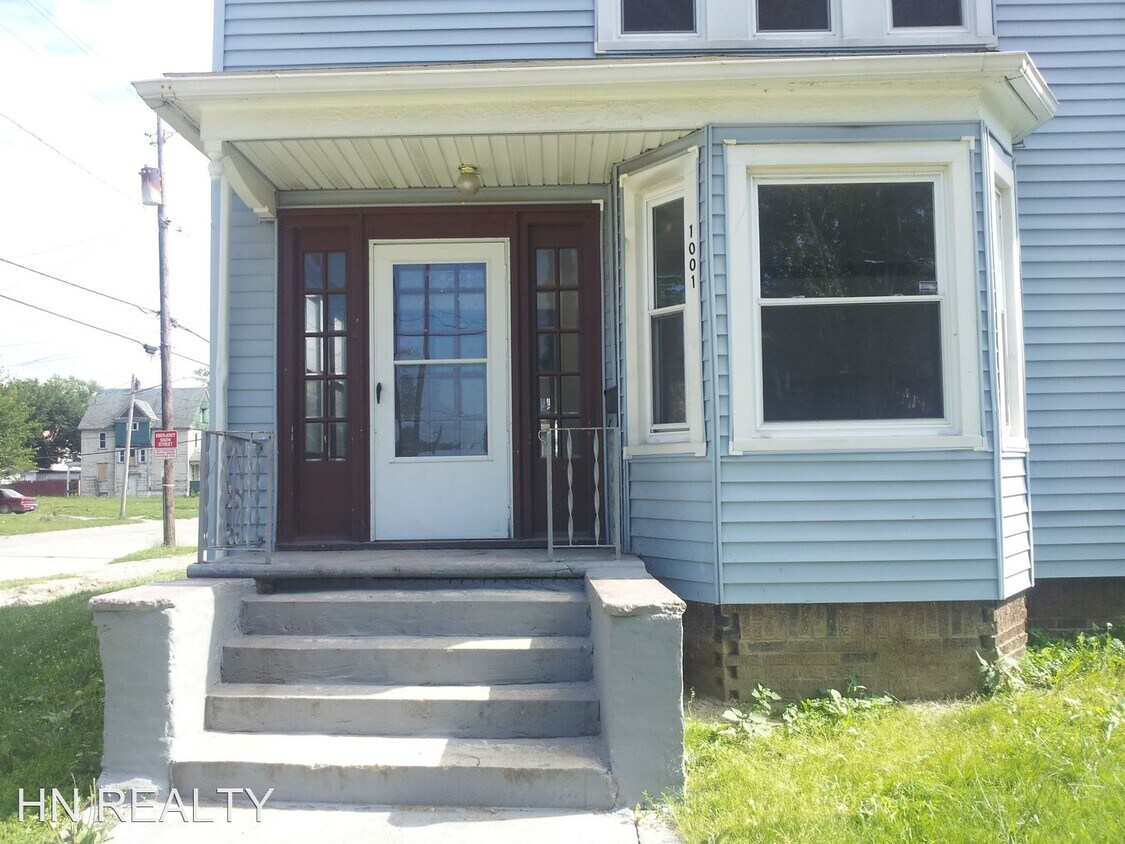 4 br, 1.5 bath House 1001 W. 9TH ST House Rental in Lorain, OH