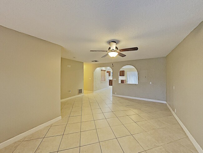 Building Photo - 3350 SW 1st Ct