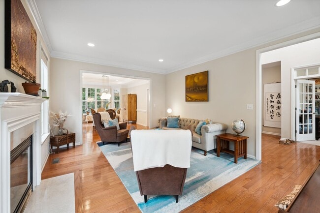 Building Photo - Stunning 5bd/4.5ba Home Near Duke Universi...