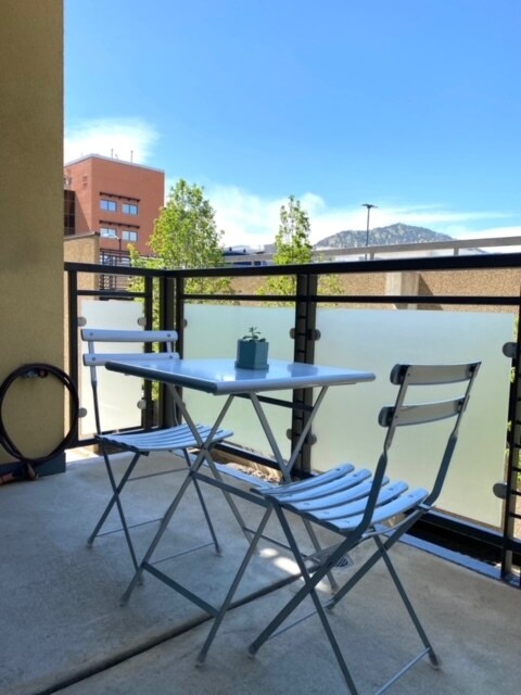 Outdoor patio with flatiron views - 1155 Canyon Blvd