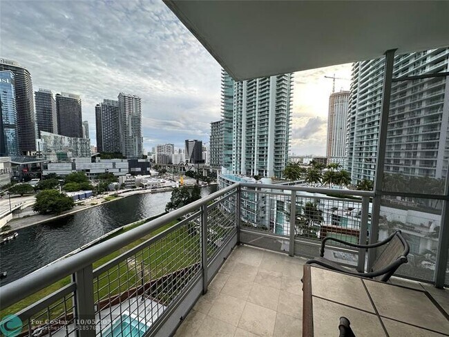 Building Photo - 350 S Miami Ave