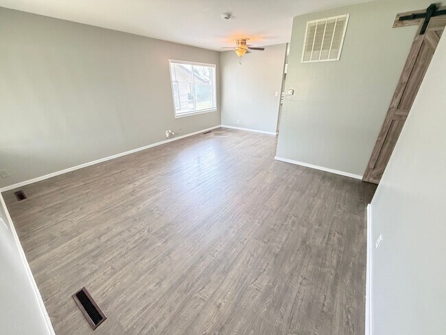 Foto del edificio - 1255 Montana St