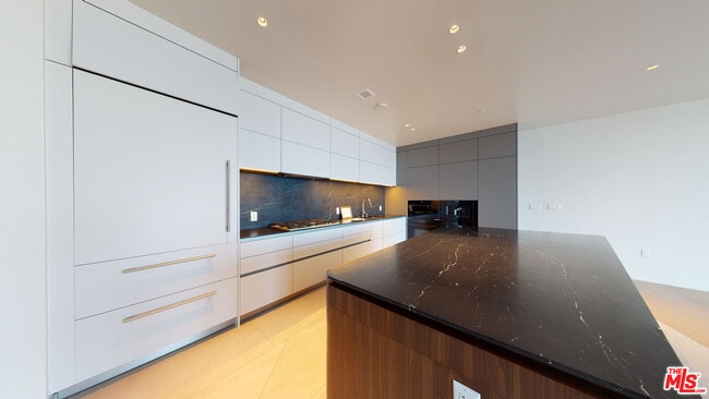 Building Photo - 2801 Sunset Pl