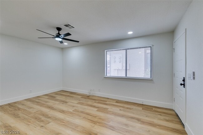 Foto del edificio - 5701 Smoke Ranch Rd