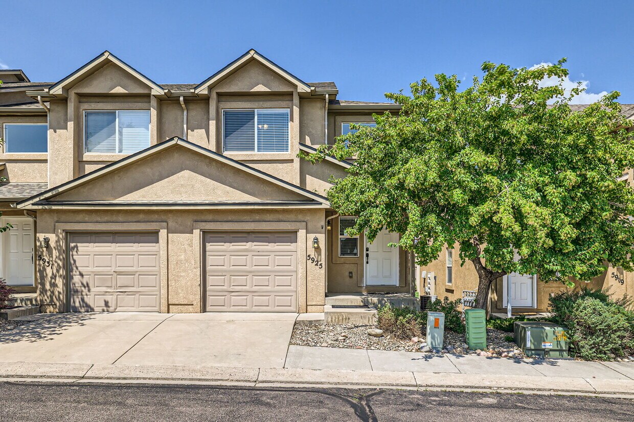 Foto principal - 5925 University Village View