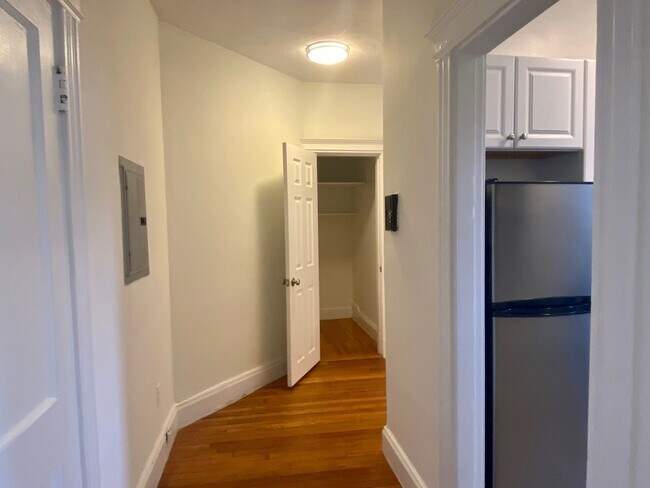 Building Photo - September Amazing 1bed in Allston! Fitness...