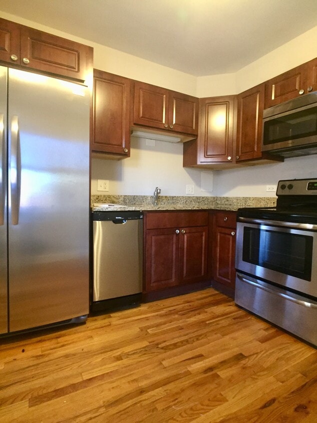 Foto principal - 2120 W Foster Ave