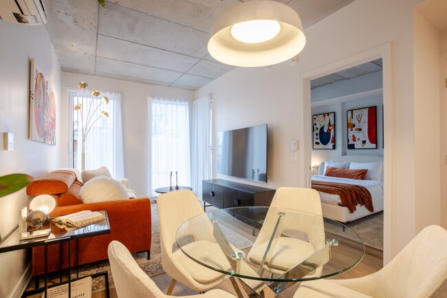 Building Photo - 450 Rue Saint-François-Xavier-SI ID1602291P