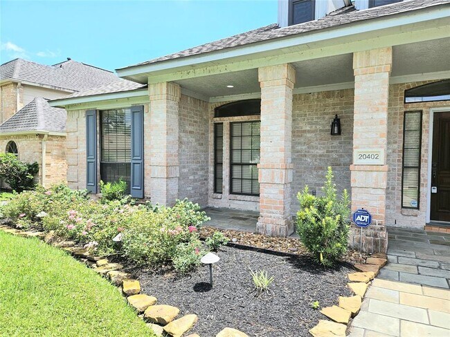 Building Photo - 20402 Sunny Shores Dr