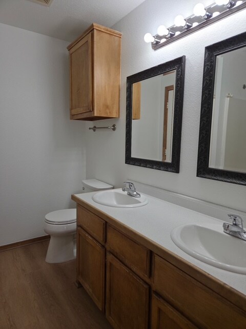 Building Photo - 4204 Magnolia St