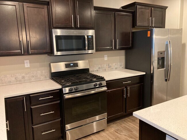 Foto del edificio - Newer Home In North Albany! Nealy 2500 sq ...