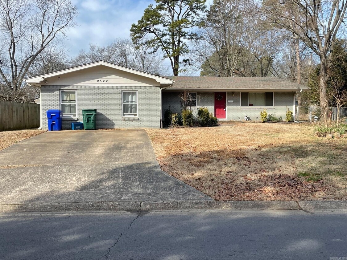 Primary Photo - 2522 Robinson Ave
