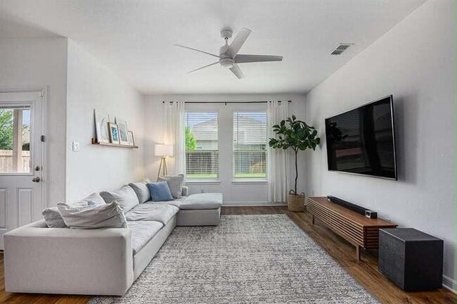 Building Photo - 204 Sunken Meadow Ct