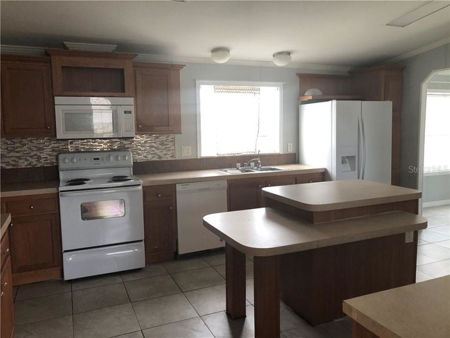 Building Photo - 3212 Silver Lake Ct