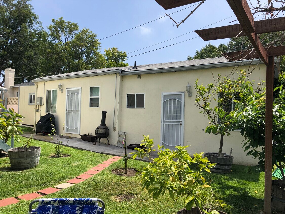 Primary Photo - 428 W Ellis Ave