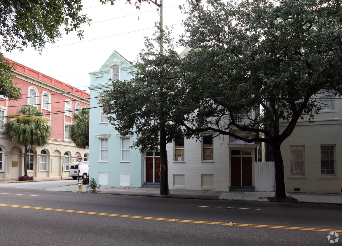 Building Photo - 67 Society St