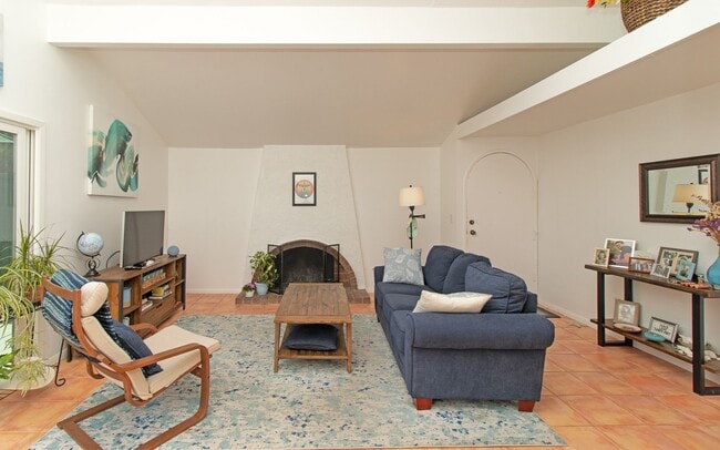 Building Photo - Stunning Saltillo Tiled Single Story Condo in Oceanside!