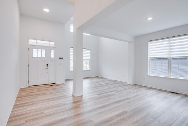 Building Photo - 205 Tinana St