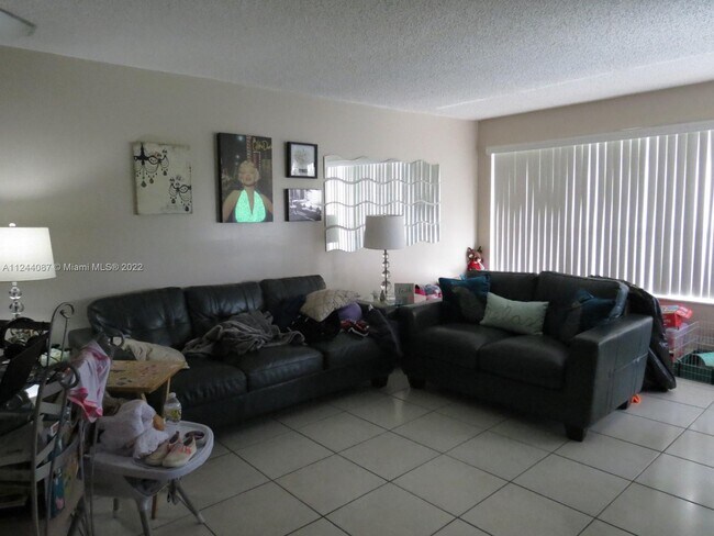 Foto del edificio - 2322 S Cypress Bend Dr