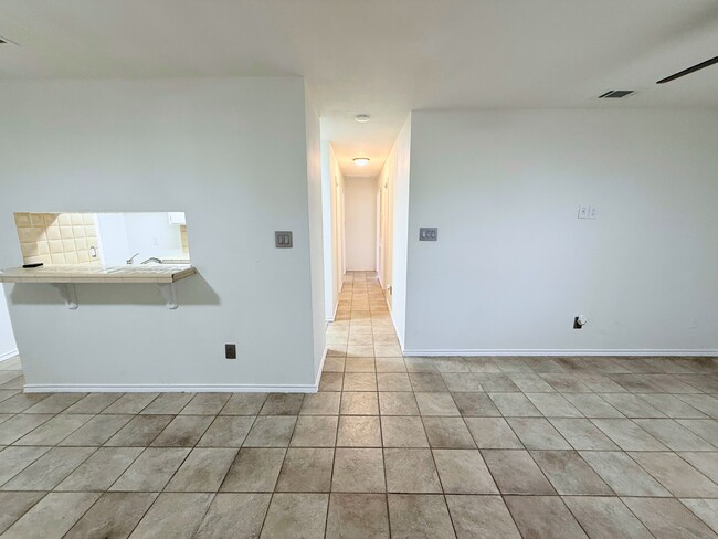 Building Photo - 703 N 7th St