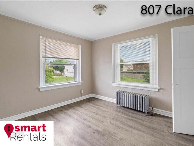 Foto del edificio - 807 Clara Ave