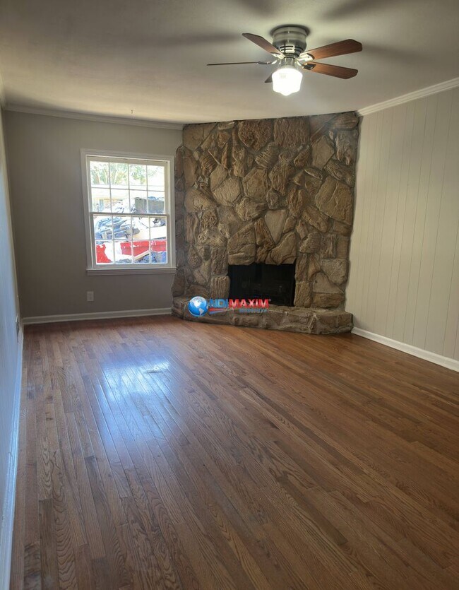 Foto del edificio - Renovated 4-sided brick ranch in Tucker