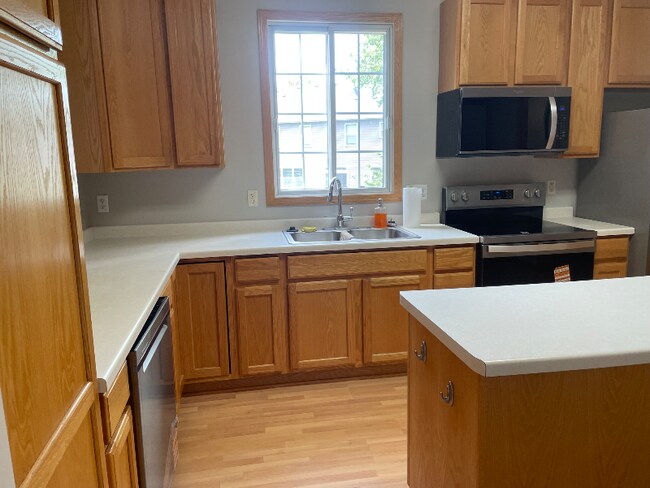 Foto del edificio - 8903 Olive Ln N